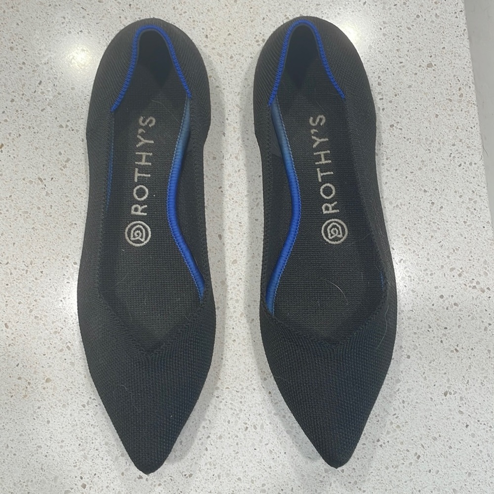 Black Rothy’s point flats washable